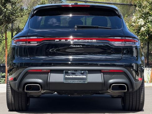 Used 2025 Porsche Macan AWD/4WD image 6