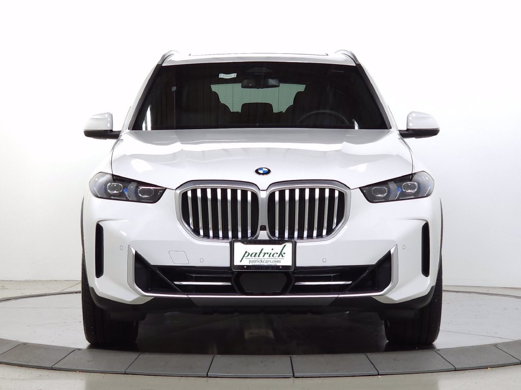 Used 2026 BMW X5 xDrive40i w/ Parking Assistance Package AWD/4WD image 2
