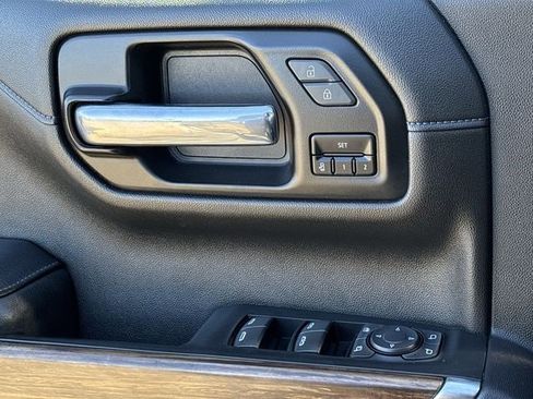 Used 2022 Chevrolet Silverado 1500 High Country w/ Technology Package image 24