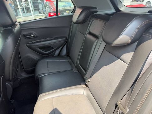 Used 2019 Chevrolet Trax LT w/ LT Convenience Package FWD image 18
