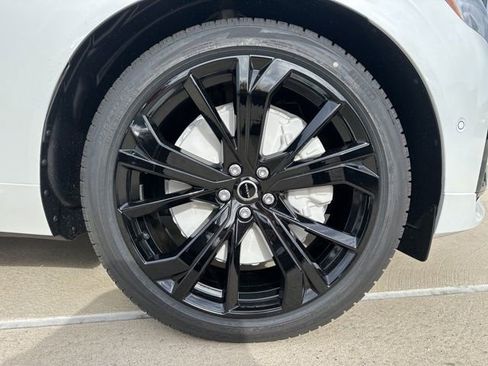 New 2026 Volvo XC60 B5 Ultra w/ Climate Package image 9