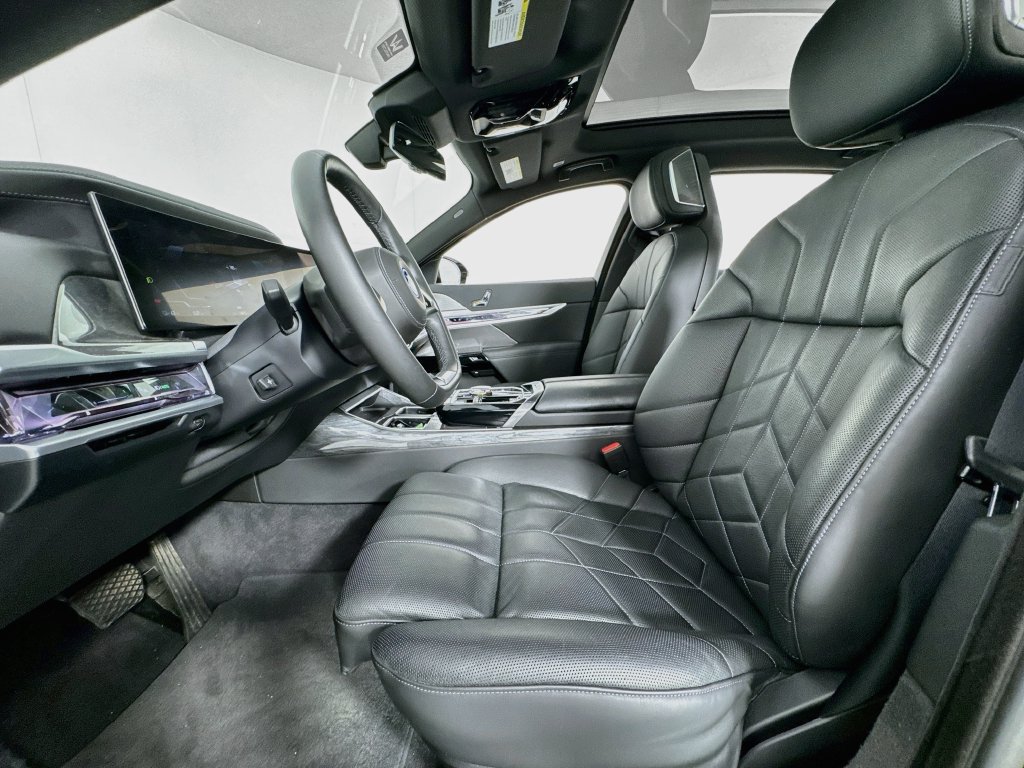 Used 2023 BMW i7 xDrive60 AWD/4WD image 12