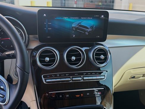 Used 2022 Mercedes-Benz GLC 300 w/ Premium Package Lite image 10