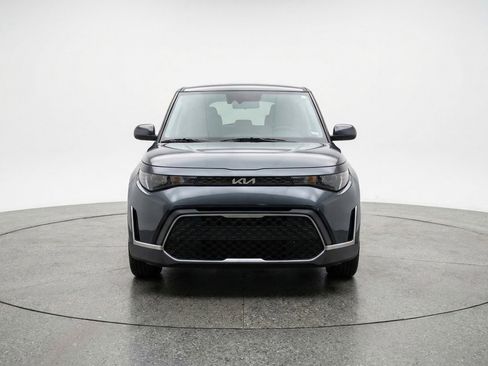 Used 2025 Kia Soul LX w/ LX Technology Package FWD image 2
