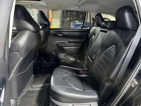 Certified 2024 Toyota Highlander XLE AWD/4WD image 17