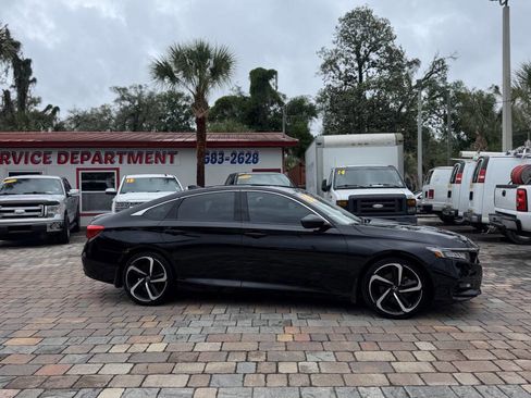 Used 2018 Honda Accord Sport image 3
