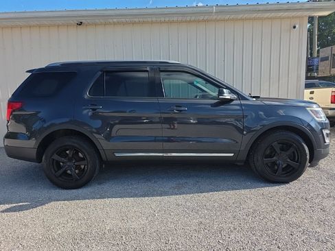 Used 2017 Ford Explorer XLT w/ Equipment Group 202A AWD/4WD image 3