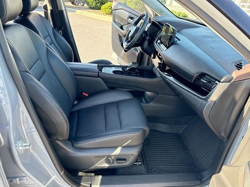 Used 2023 Nissan Rogue SL w/ SL Premium Package image 27