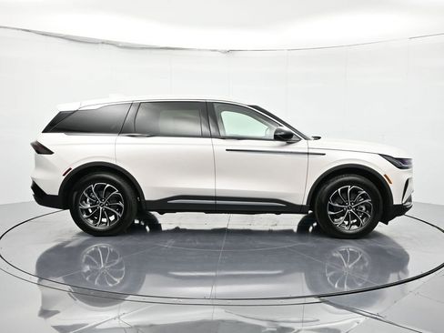 New 2026 Lincoln Nautilus Premier image 5