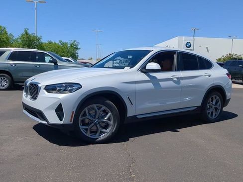 Used 2025 BMW X4 xDrive30i w/ Premium Package AWD/4WD image 2