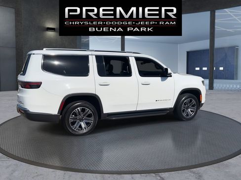 Used 2022 Jeep Wagoneer Series III AWD/4WD image 8
