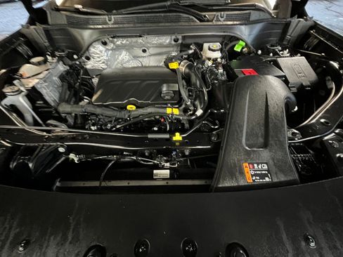 Used 2025 Chevrolet Trax LT image 32