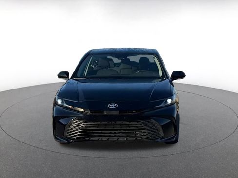 Used 2025 Toyota Camry LE image 4