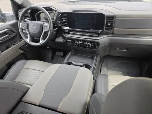 Used 2024 Chevrolet Silverado 2500 ZR2 w/ Technology Package AWD/4WD image 18