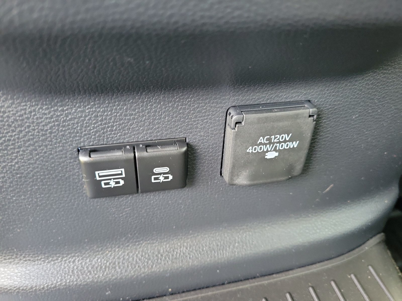Used 2024 Toyota Tundra Limited w/ Power Package RWD image 10