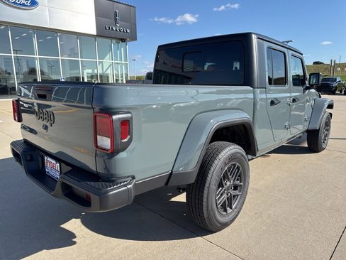 New 2025 Jeep Gladiator Sport image 28