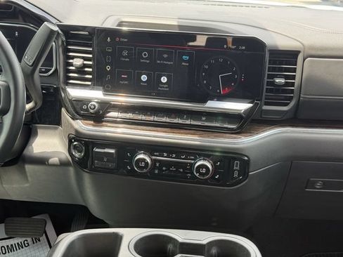 Used 2025 GMC Sierra 1500 SLE RWD image 22