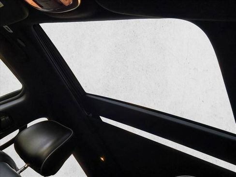 Used 2019 Jeep Grand Cherokee Overland image 15