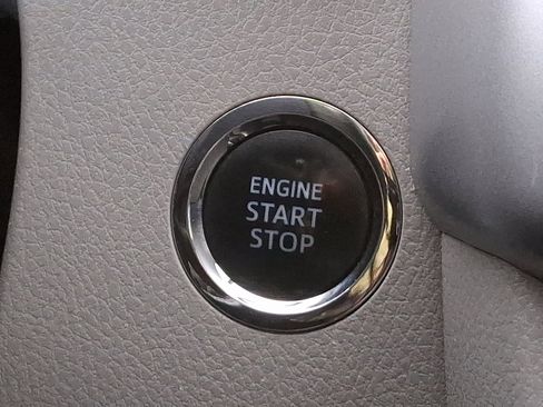 Used 2016 Toyota Highlander XLE image 23