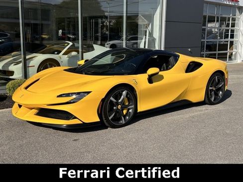 Used 2022 Ferrari SF90 Spider image 16