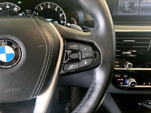 Used 2019 BMW 530i w/ Convenience Package RWD image 22