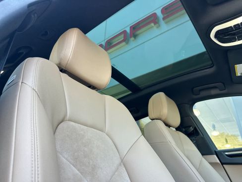 Certified 2020 Porsche Macan AWD/4WD image 18