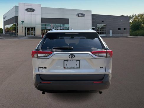Used 2021 Toyota RAV4 LE FWD image 8