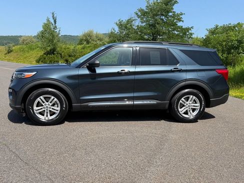 Used 2022 Ford Explorer XLT w/ Equipment Group 202A AWD/4WD image 25