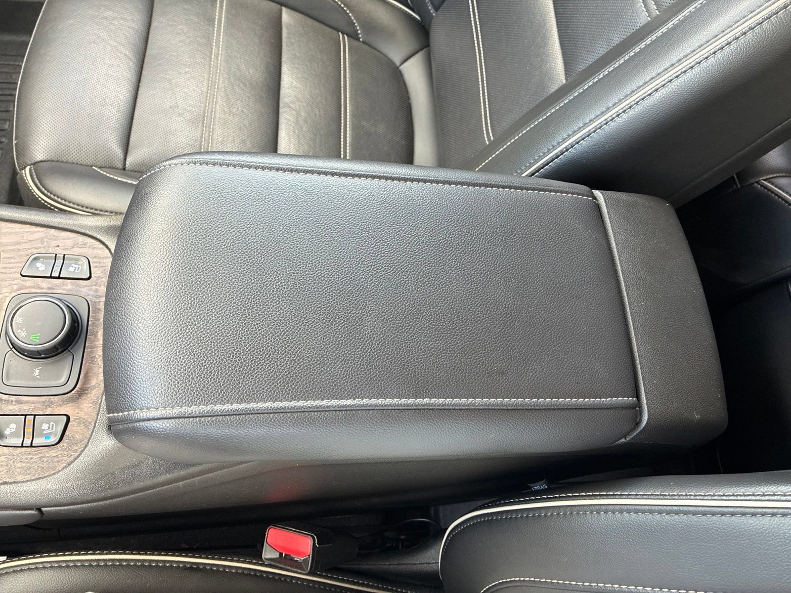 Used 2023 GMC Acadia Denali FWD image 40