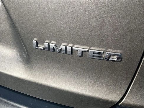 Used 2019 Jeep Cherokee Limited image 32