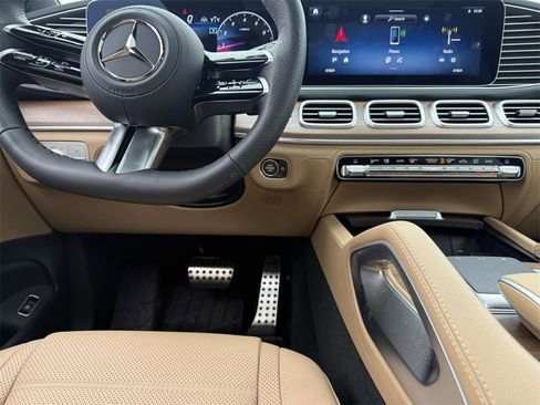 Used 2026 Mercedes-Benz GLS 580 4MATIC image 29