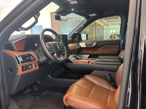 Certified 2024 Lincoln Navigator L Reserve AWD/4WD image 23