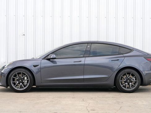 Used 2023 Tesla Model 3 Standard Range image 9