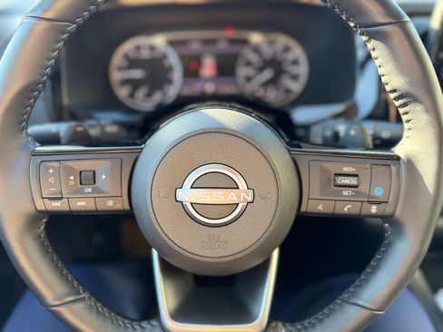 Used 2025 Nissan Pathfinder SL image 12