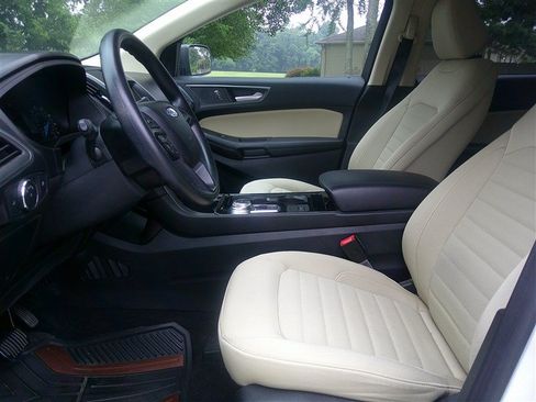Used 2020 Ford Edge SE FWD image 10
