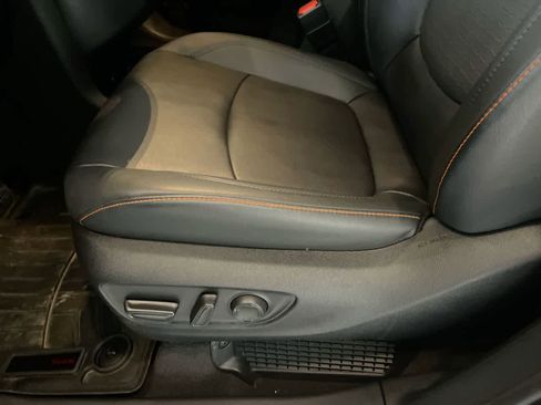 Used 2024 Toyota Sienna XSE w/ XSE Plus Package image 12