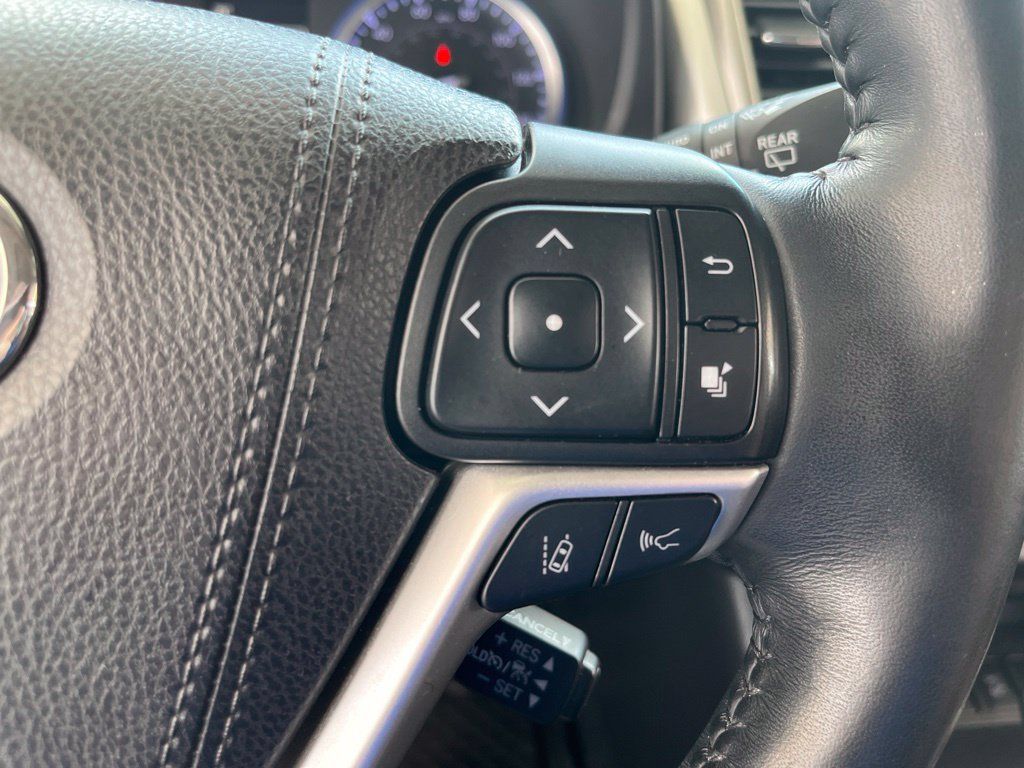 Used 2019 Toyota Highlander Limited Platinum AWD/4WD image 25