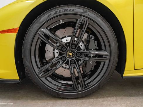 Used 2020 Lamborghini Huracan EVO RWD image 6