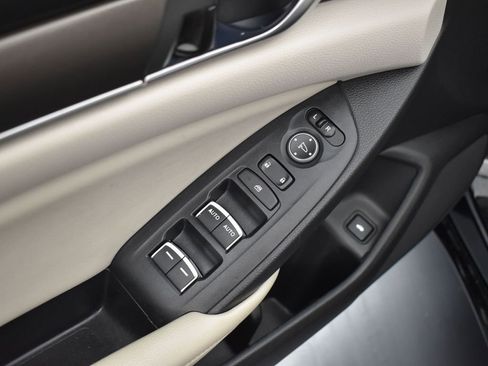 Used 2018 Honda Accord LX image 8