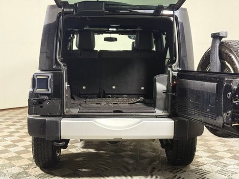 Used 2014 Jeep Wrangler Unlimited Sahara w/ Dual Top Group AWD/4WD image 6