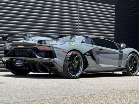 Used 2020 Lamborghini Aventador SVJ AWD/4WD image 8