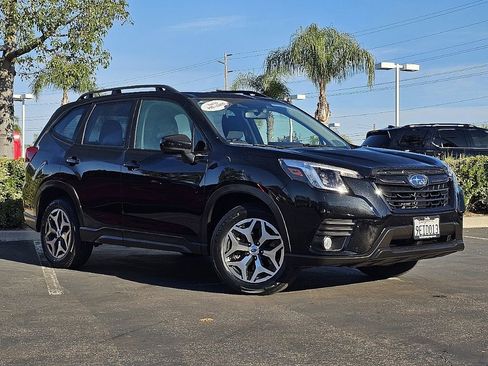 Used 2023 Subaru Forester Premium image 3