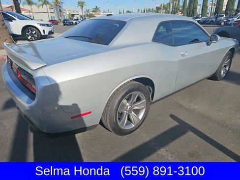 Used 2019 Dodge Challenger SXT w/ Driver Convenience Group RWD image 4