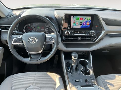 Used 2023 Toyota Highlander LE FWD image 10