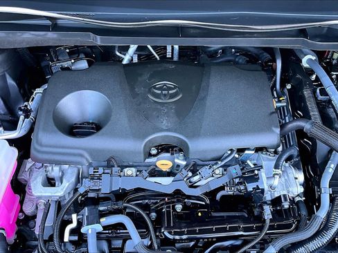 Certified 2025 Toyota Sienna XLE FWD image 32