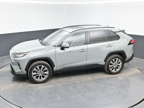 Used 2021 Toyota RAV4 XLE Premium image 35