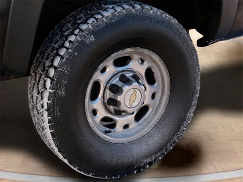 Used 2005 Chevrolet Silverado 2500 LT w/ Snow Plow Prep Package image 9