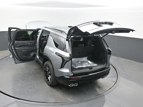 New 2026 Chevrolet Traverse RS w/ LPO, Floor Liner Package FWD image 44