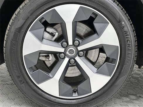 Certified 2025 Volvo XC40 B5 Plus image 10