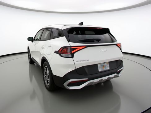 Used 2025 Kia Sportage LX image 6